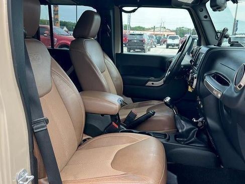 Used 2016 Jeep Wrangler Unlimited Sahara AWD/4WD image 11