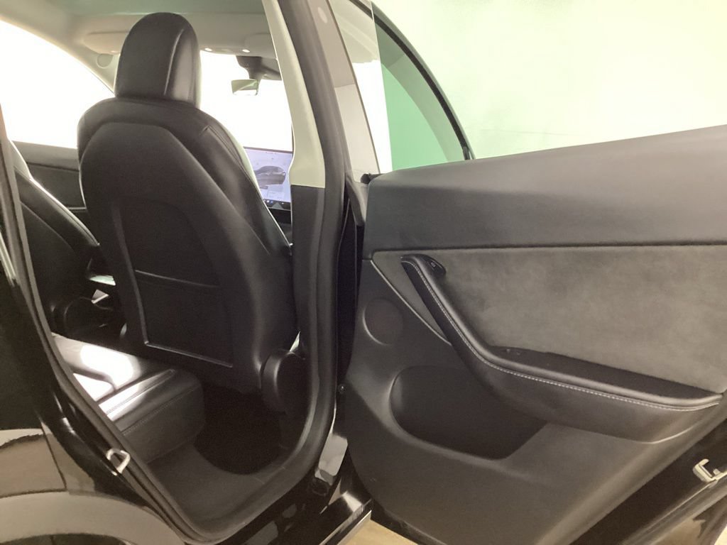 Used 2022 Tesla Model Y Performance AWD/4WD image 24