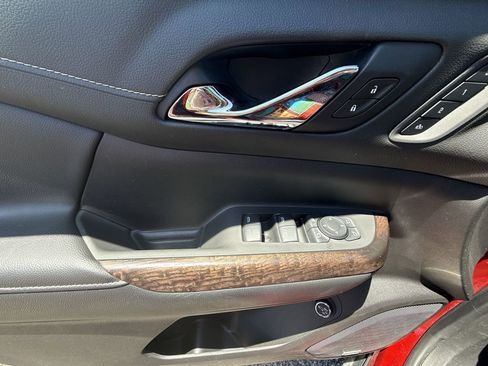 Used 2021 GMC Acadia Denali w/ Denali Technology Package FWD image 30