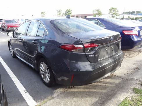 Used 2025 Toyota Corolla XLE FWD image 6