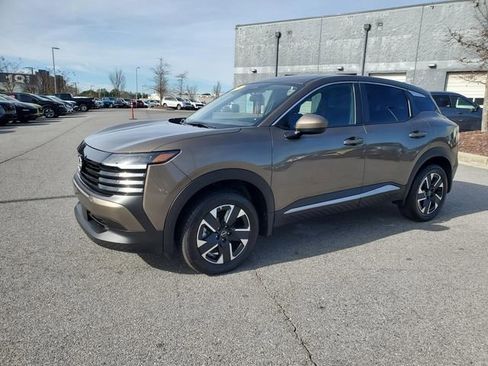 Certified 2025 Nissan Kicks SV image 8