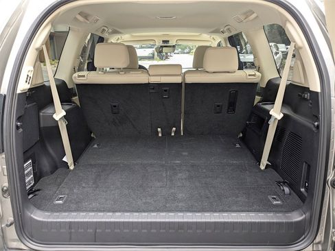 Used 2023 Lexus GX 460 Premium image 13