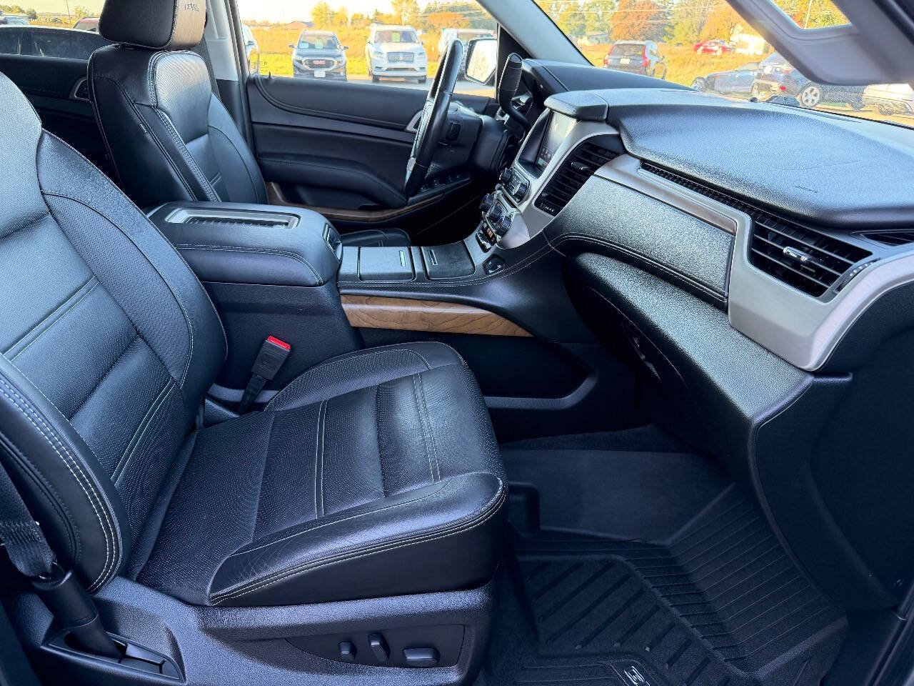 Used 2020 GMC Yukon Denali w/ Denali Premium Package AWD/4WD image 18