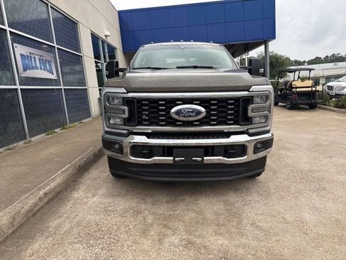 Used 2026 Ford F350 Lariat w/ FX4 Off-Road Package AWD/4WD image 3