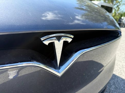 Used 2018 Tesla Model X 75D AWD/4WD image 6