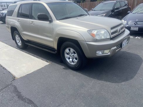 Used 2004 Toyota 4Runner SR5 AWD/4WD image 4