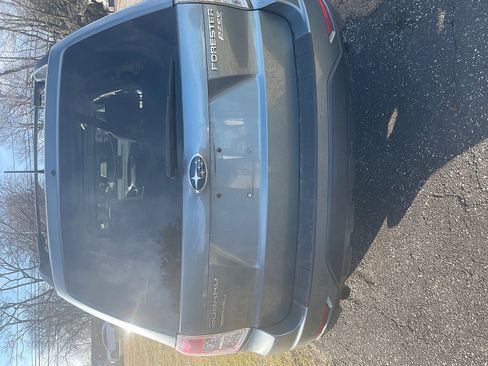 Used 2011 Subaru Forester 2.5X Premium w/ All-Weather Pkg image 10