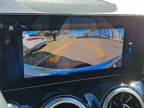 Used 2025 Mercedes-Benz GLB 250 4MATIC image 15