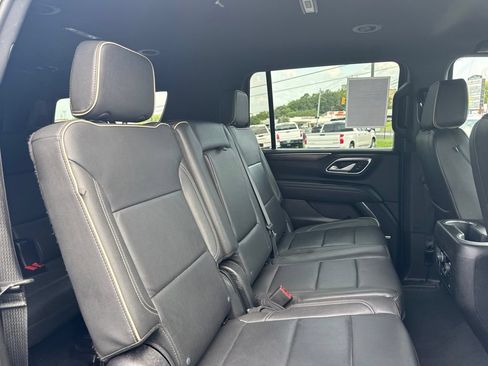 Used 2024 Chevrolet Suburban Premier AWD/4WD image 21