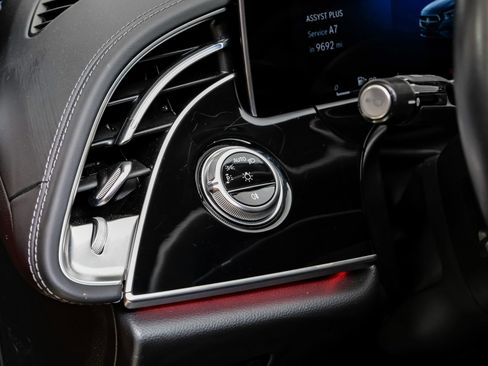 Used 2025 Mercedes-Benz E 350 Sedan image 31