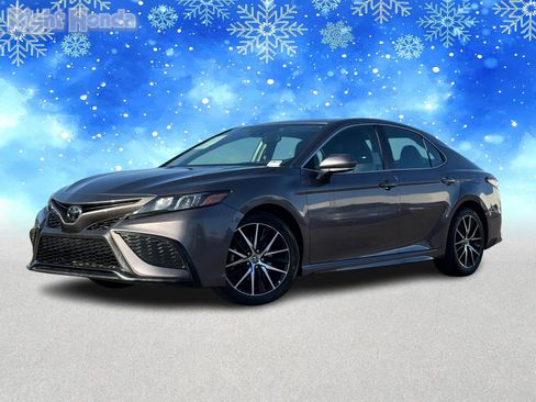 Used 2023 Toyota Camry SE image 2