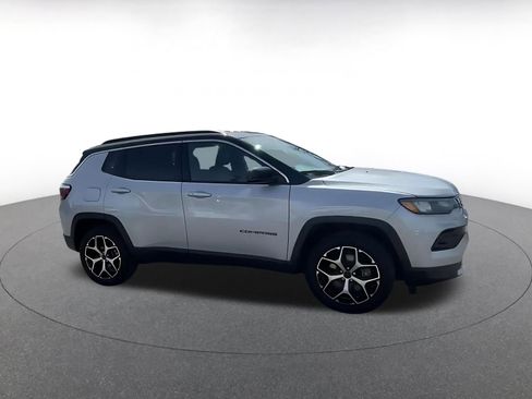 Used 2025 Jeep Compass Limited image 2