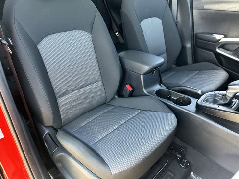 Used 2025 Kia Soul LX image 9
