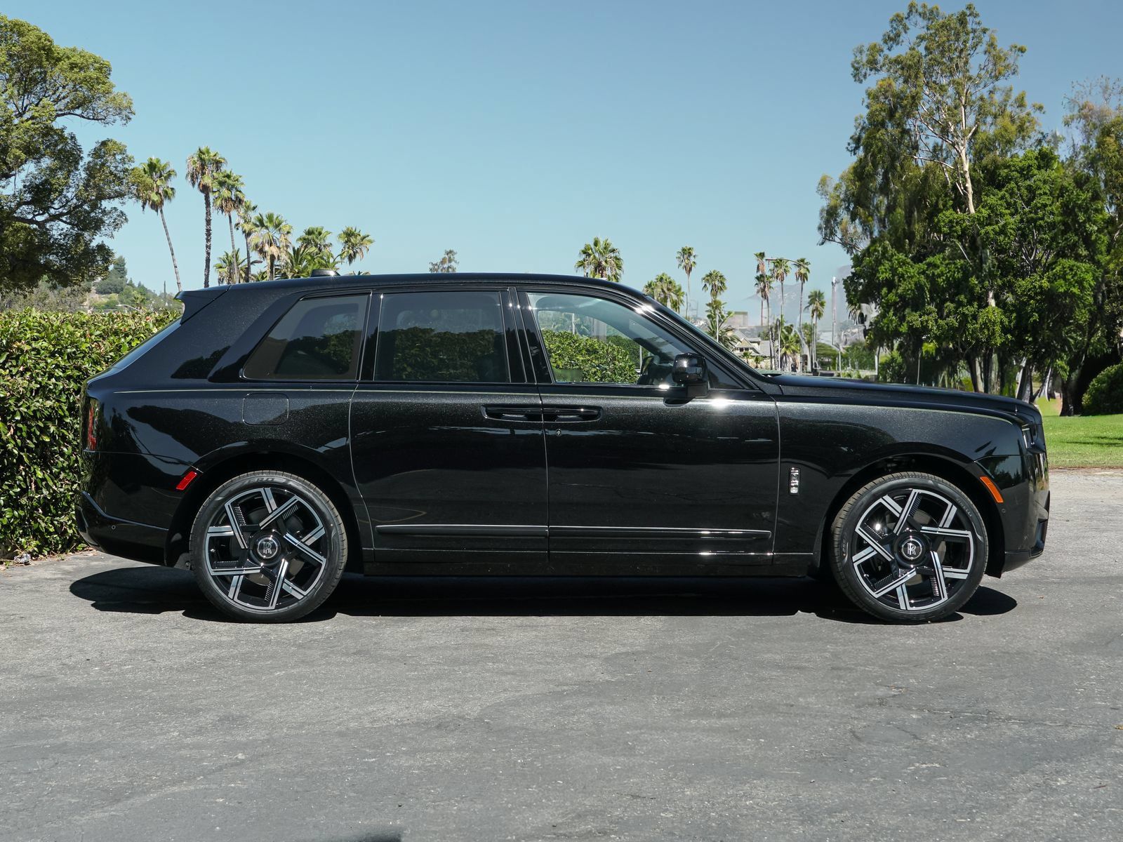 New 2027 Rolls-Royce Cullinan Black Badge AWD/4WD image 9