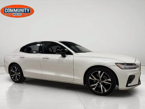 Used 2025 Volvo S60 B5 Core FWD image 10