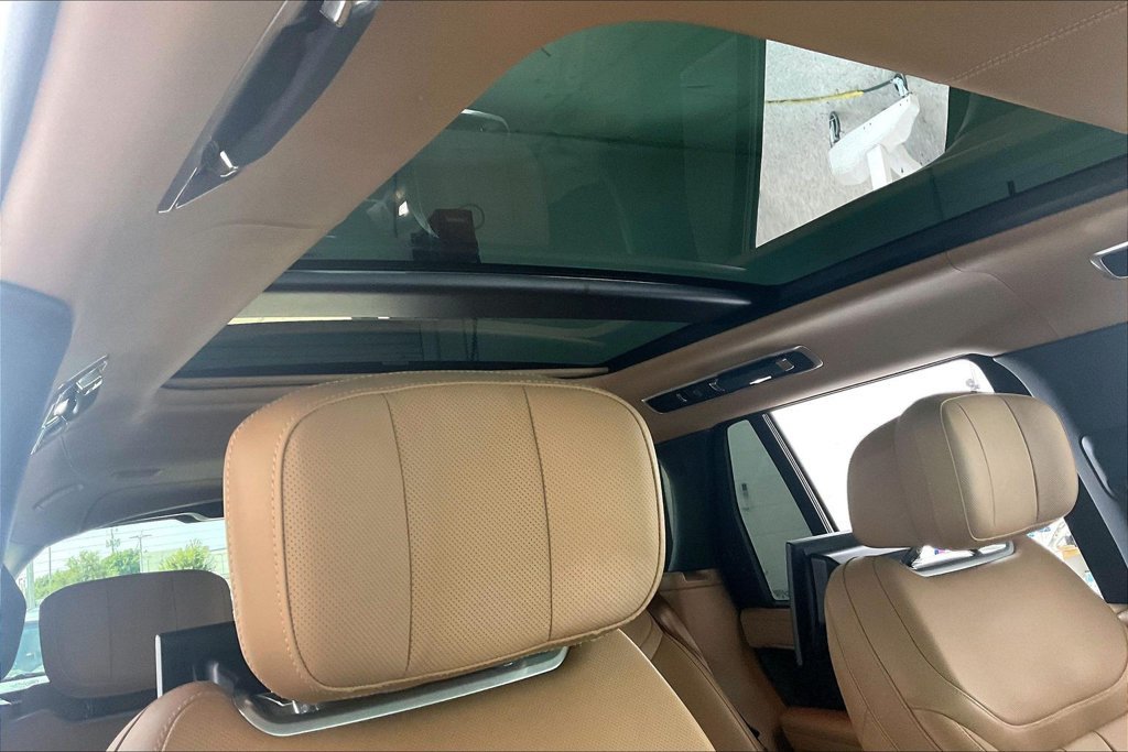 Used 2024 Land Rover Range Rover Autobiography AWD/4WD image 19