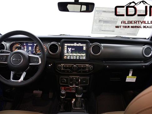 Used 2023 Jeep Gladiator Rubicon w/ Cold Weather Group image 38