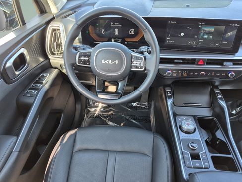 Used 2025 Kia Sorento EX w/ EX Panoramic Sunroof Package FWD image 12
