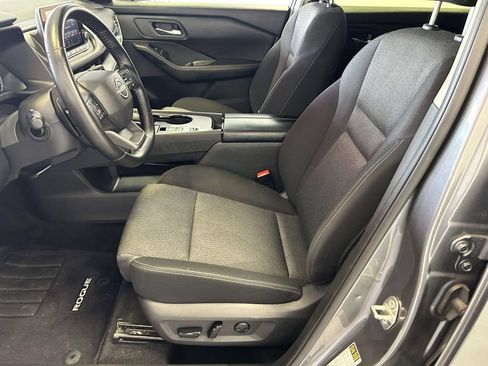 Used 2025 Nissan Rogue SV FWD image 14