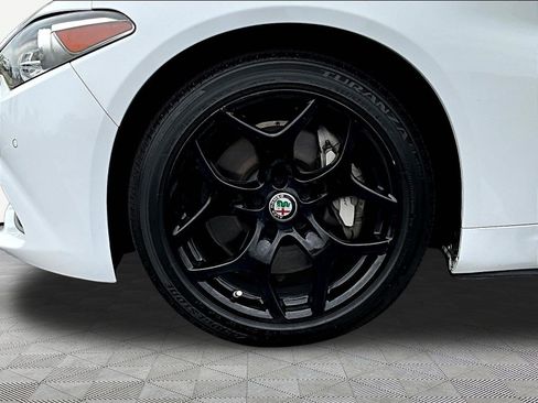 Used 2021 Alfa Romeo Giulia Ti w/ Active Assist 2 Package TI AWD/4WD image 34