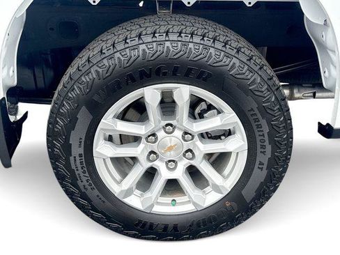 Used 2025 Chevrolet Silverado 1500 LT w/ Z71 Off-Road Package AWD/4WD image 19