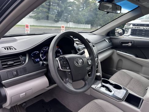 Used 2014 Toyota Camry LE FWD image 19