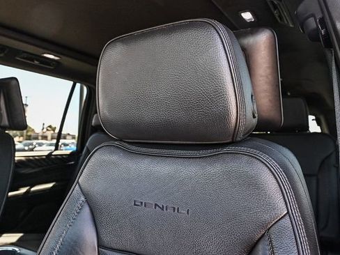 Used 2023 GMC Yukon XL Denali w/ Advanced Technology Package image 26