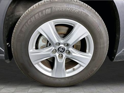 Used 2025 Toyota Highlander LE FWD image 30