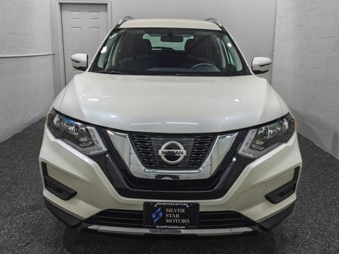 Used 2017 Nissan Rogue SV image 3