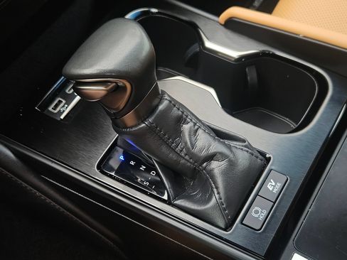 Used 2024 Lexus ES 300h w/ Premium Package FWD image 17