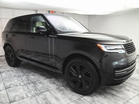 Used 2023 Land Rover Range Rover SE AWD/4WD image 3