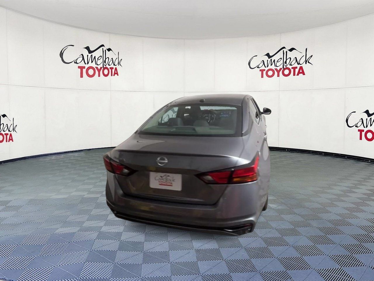 Used 2025 Nissan Altima 2.5 SV FWD image 9