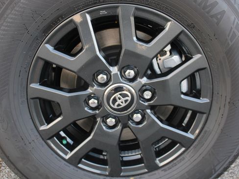 Used 2026 Toyota 4Runner SR5 RWD image 17