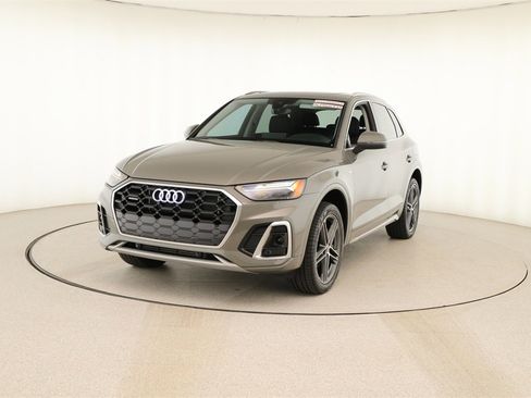 Used 2024 Audi Q5 e Premium w/ Convenience Package image 12