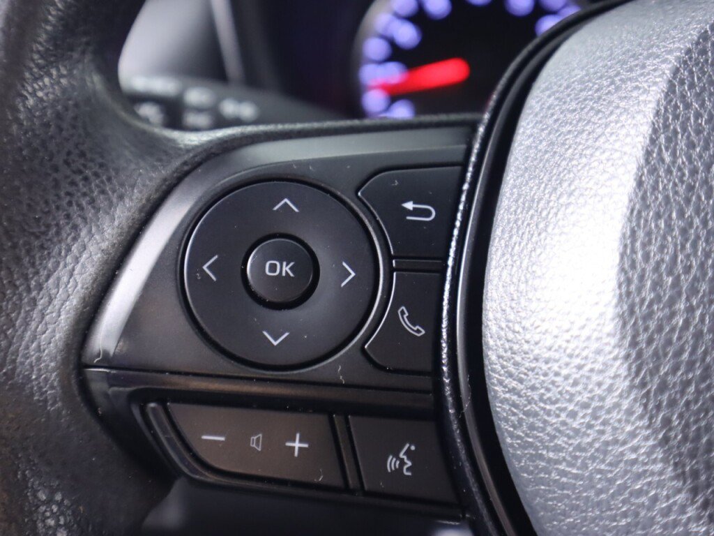 Used 2021 Toyota RAV4 LE FWD image 12