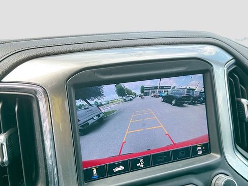 Used 2022 Chevrolet Silverado 1500 LT Trail Boss w/ LT Trail Boss Premium Package AWD/4WD image 17