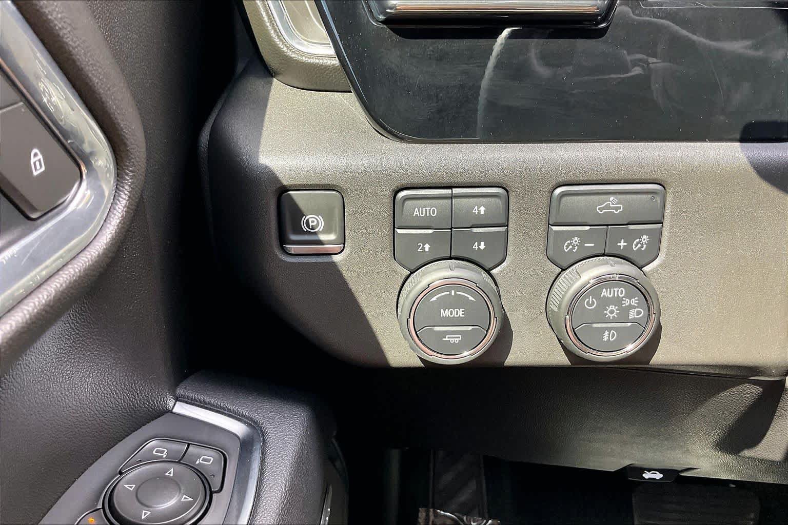 Used 2025 Chevrolet Silverado 1500 LT Trail Boss w/ Convenience Package II AWD/4WD image 62
