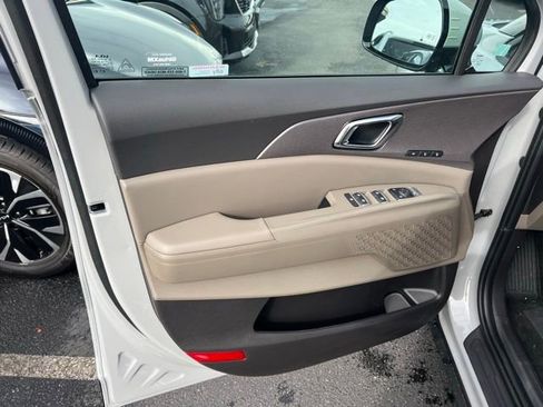 New 2026 Kia Carnival EX FWD image 10
