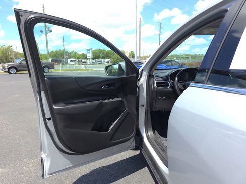 Used 2018 Chevrolet Equinox LT w/ Sun & Infotainment Package image 9