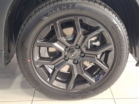 New 2025 Honda Pilot Touring image 7