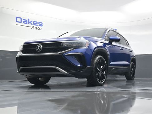 Used 2022 Volkswagen Taos SE image 40