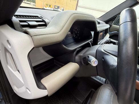Used 2020 Land Rover Defender 110 SE image 25