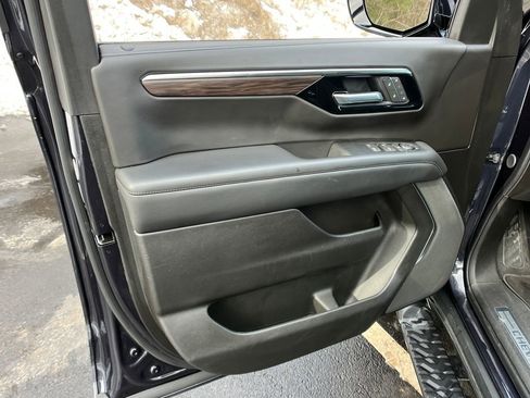 Used 2025 Chevrolet Tahoe Z71 image 11