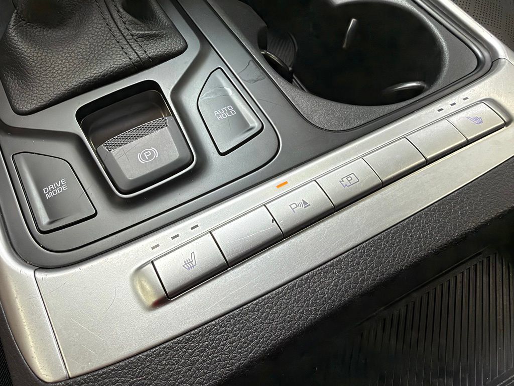 Used 2025 Kia Carnival FWD image 38