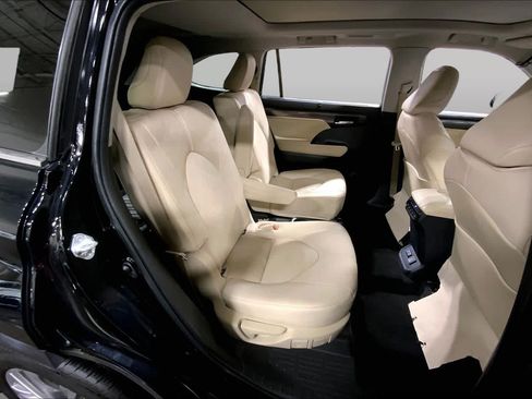 Used 2023 Toyota Highlander Platinum AWD/4WD image 20