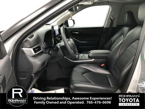 Used 2024 Toyota Highlander XLE image 11
