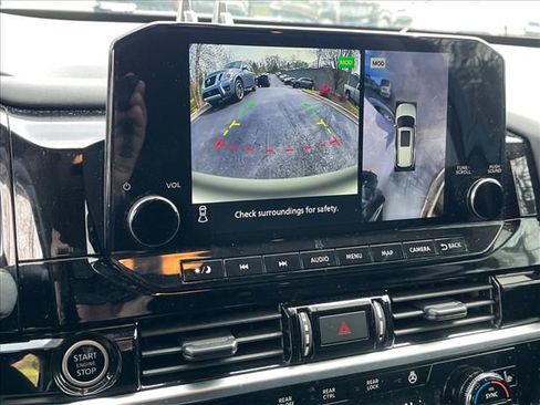 Used 2024 Nissan Pathfinder SL image 11