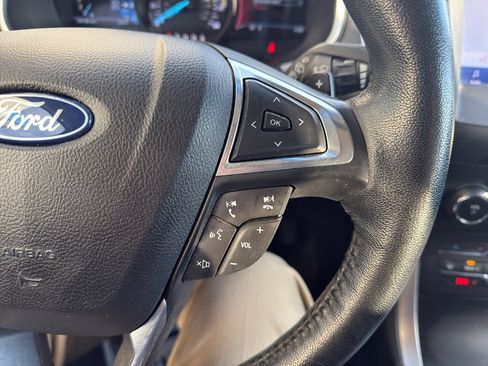 Used 2020 Ford Edge SEL image 19