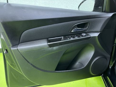 Used 2014 Chevrolet Cruze LT image 16