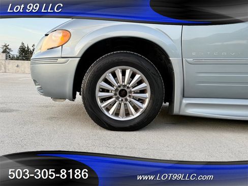 Used 2005 Chrysler Town & Country Touring w/ Luxury Group image 45